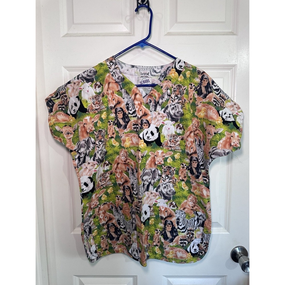 Women's Wildlife Safari Scrub Top Size Medium - Picture 1 of 3